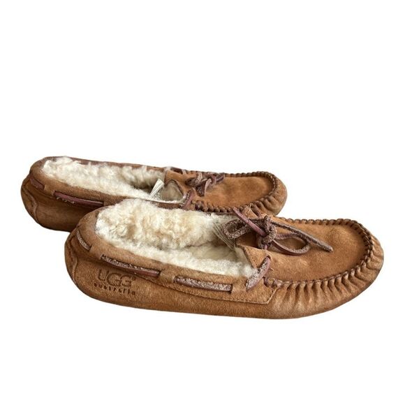 UGGS Dakota Moccasin Slip-on in Chestnut - Picture 4 of 9